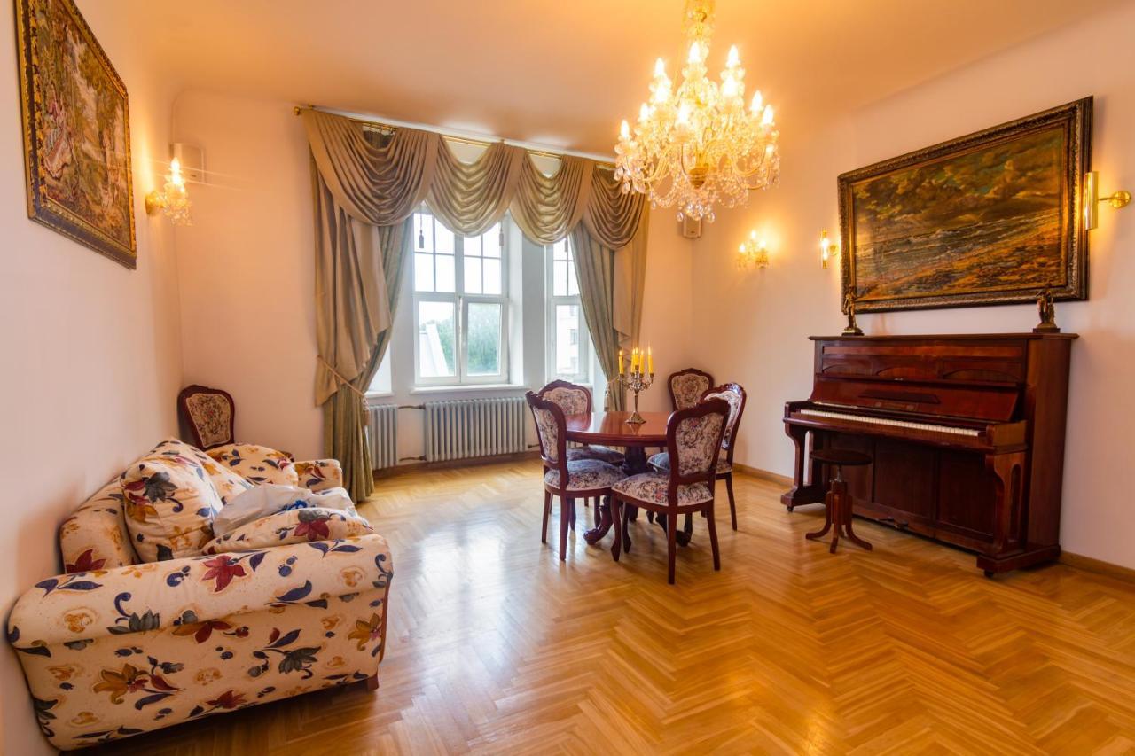 Classic Style Apartment In The Center Of Riga Exterior foto