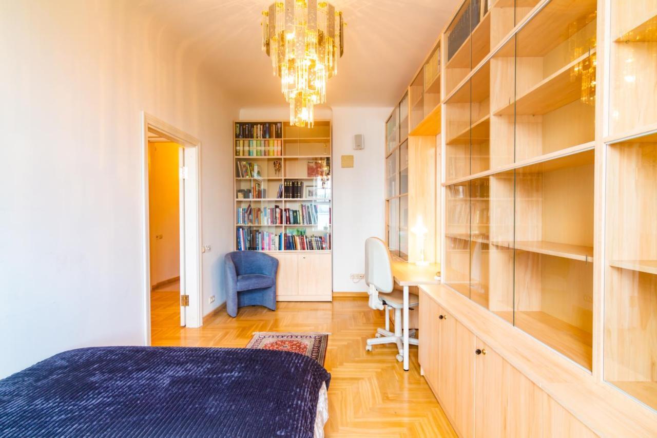 Classic Style Apartment In The Center Of Riga Exterior foto