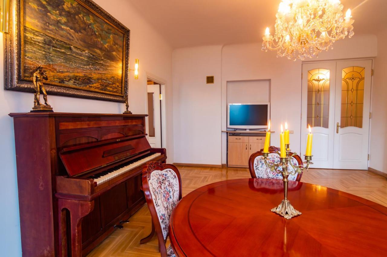 Classic Style Apartment In The Center Of Riga Exterior foto