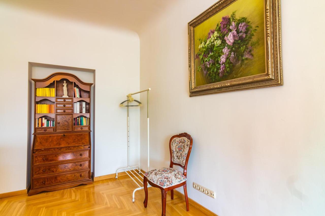 Classic Style Apartment In The Center Of Riga Exterior foto